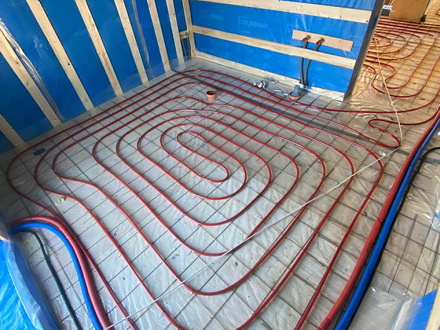 Смонтировали водяной теплый пол в бане 75м2. С газовым котлом