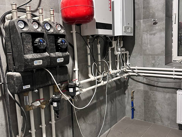 Установка систем отопления, водоснабжения и водоотведения в частном доме площадью 200 квадратных метров.