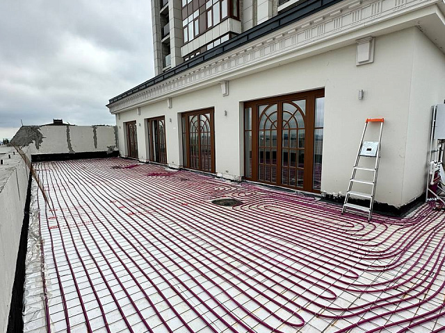 Монтаж водяного теплого пола, на балконе